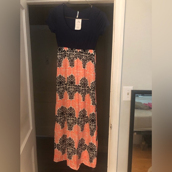 Auditions Dresses & Skirts - Auditions Black and Coral Patterned Maxi Dress